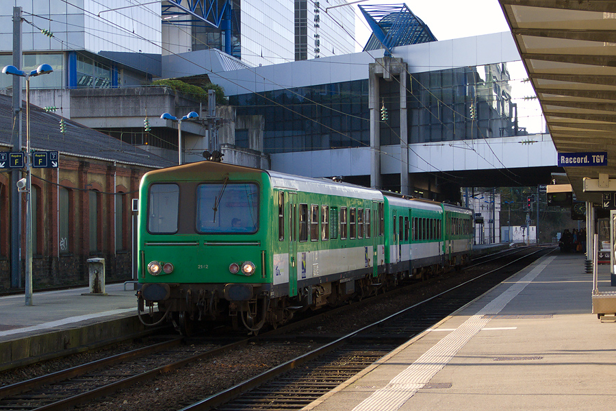 A Rennes, X 2142 + Xr 6164 + X 2148 le 23.12.2008.jpg